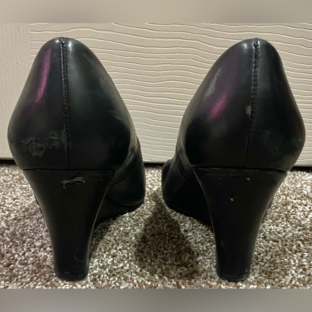 Women’s Tory Burch Black Close Toe Wedges With Gold Logo Size 9 - Picture 6 of 7